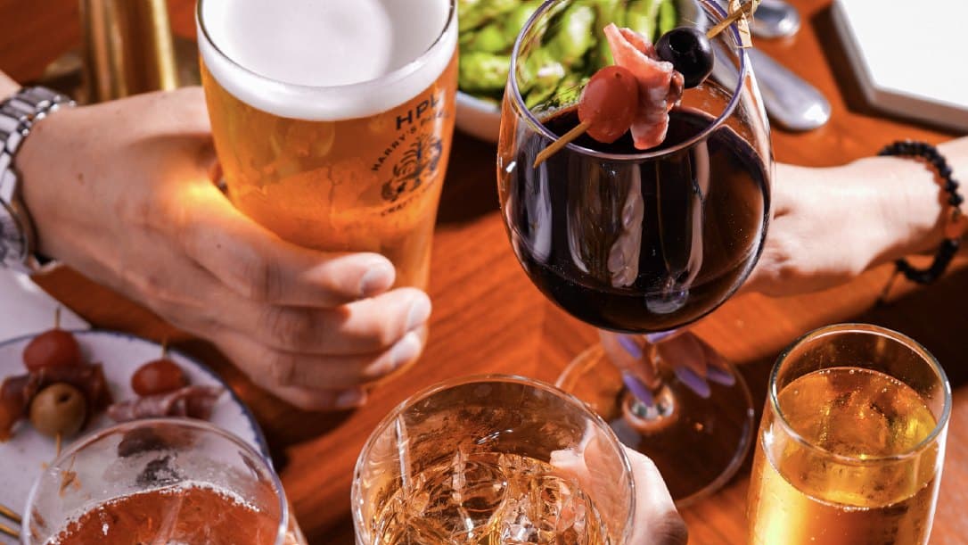 7 Best Happy Hour Deals in Singapore (2026): $10 Craft Pints, $12.50 German Beers and 1-for-1 Ladies' Nights