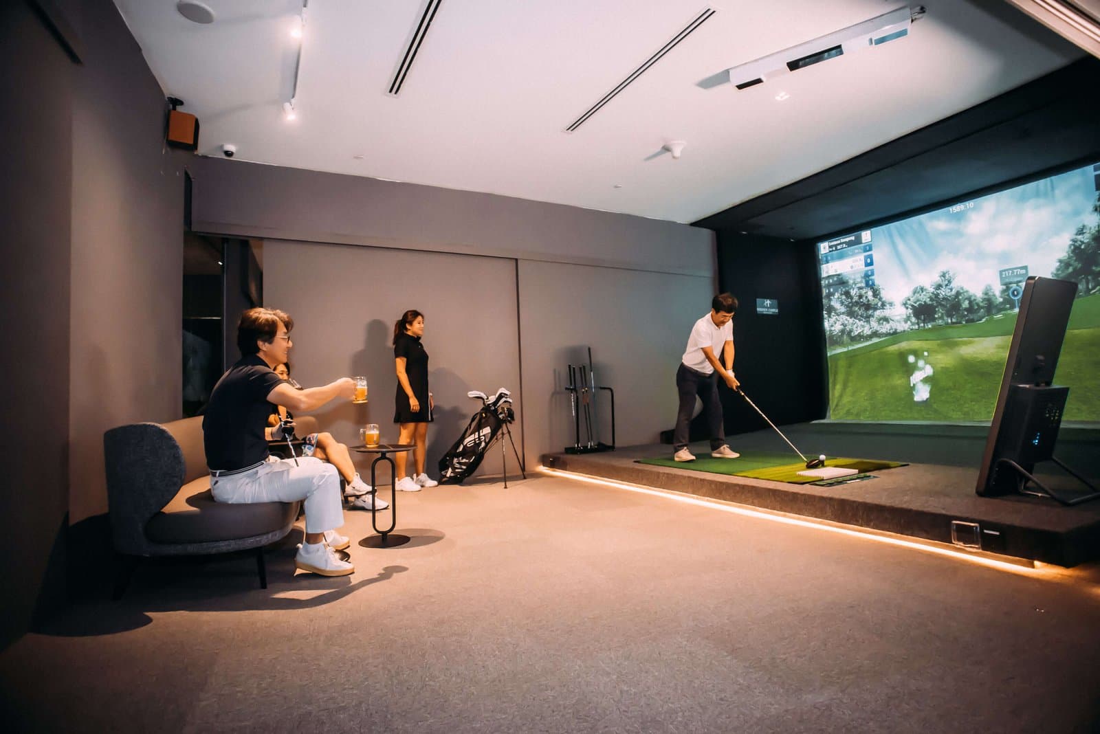 6 Best Indoor Golf Simulators in Singapore (2026): Bay Rates From $18 an Hour