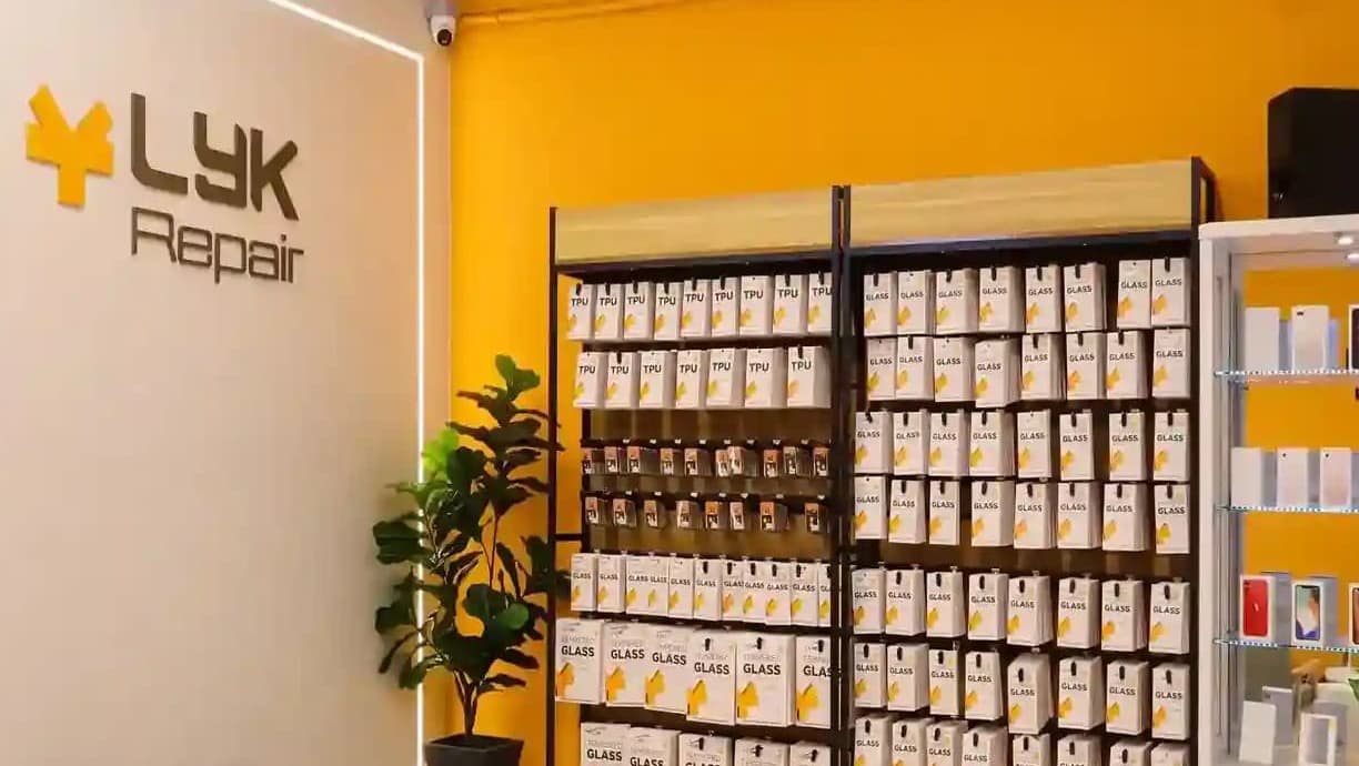 7 Best Phone Repair Shops in Singapore (2026) — A Genuine iPhone 15 Pro Screen Is S$455–495 Whether You Walk Into Apple's Authorised Centre or a Shop in Chinatown, So the Only Real Saving Is Dropping to a S$135 Panel