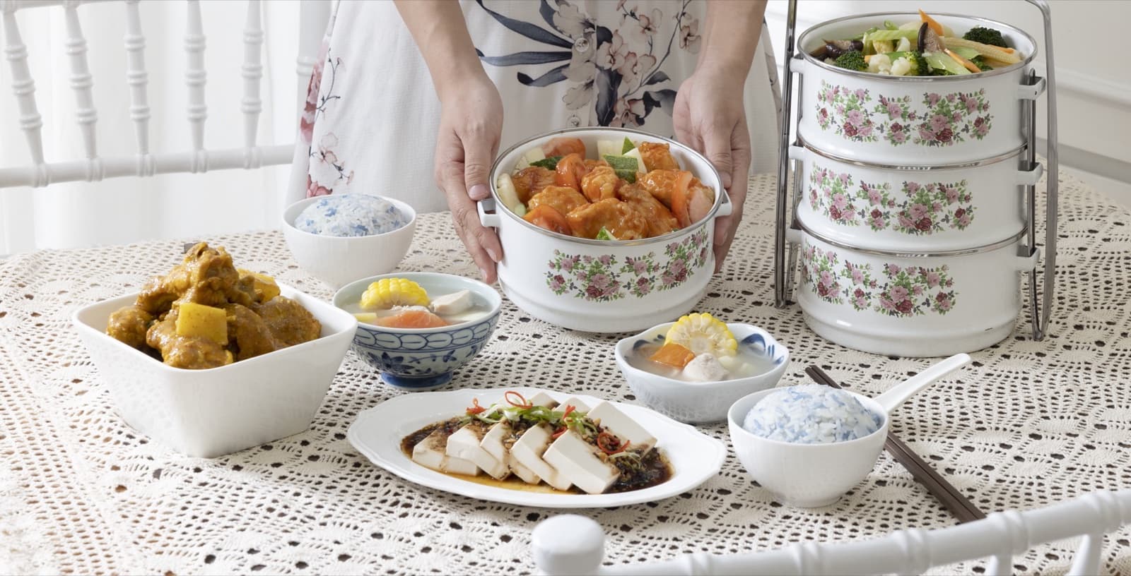 8 Best Tingkat Delivery Services in Singapore (2026): Real Per-Meal Prices From $5.50, and the Surcharges Every Other Roundup Leaves Out