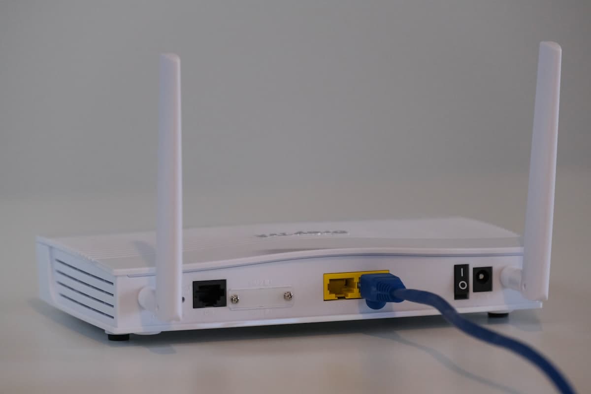 5 Best Broadband Plans in Singapore (2026): Singtel vs StarHub vs M1 vs MyRepublic vs ViewQwest, and the Cheapest Fibre Broadband From S$18.98