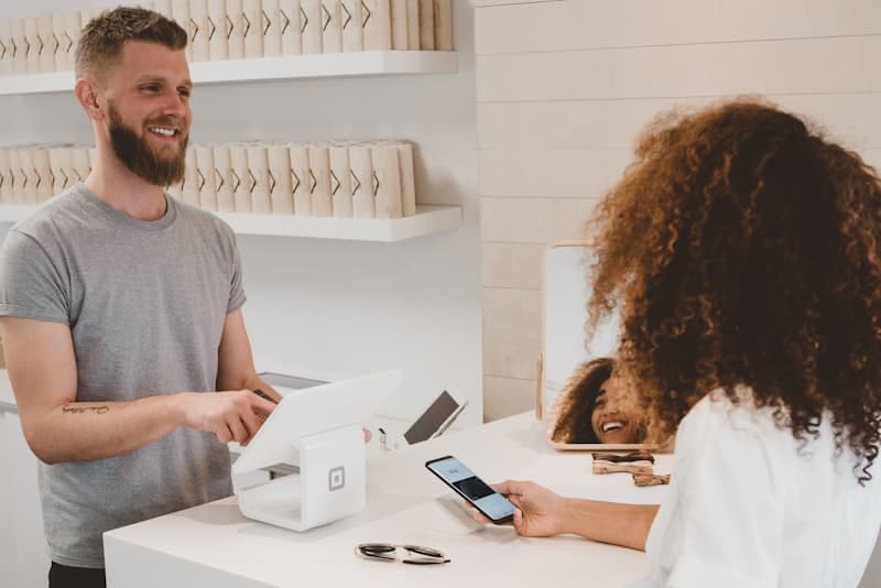 7 Best Credit Cards in Singapore (2026): Cashback Rates, Caps and Sign-Up Bonuses Ranked