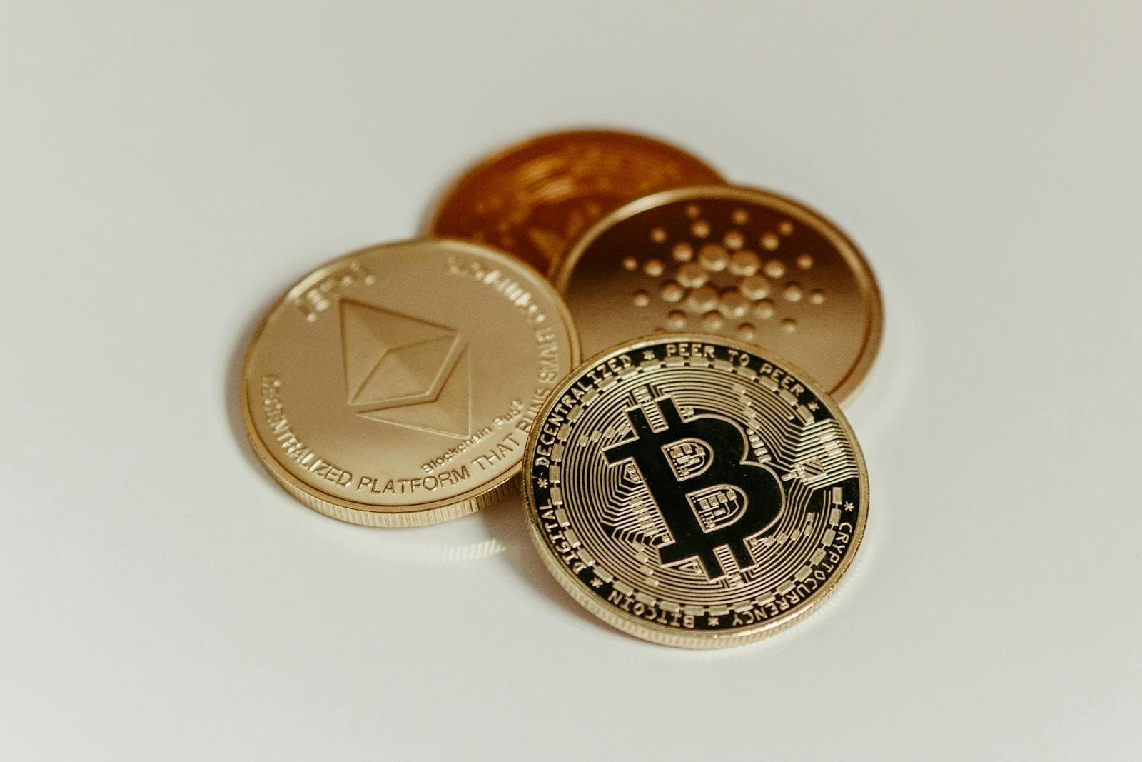 5 Best Crypto Exchanges in Singapore (2026): the Full MAS-Approved List of 38, and What Coinhako, Independent Reserve, Crypto.com, Coinbase & Bitstamp Really Cost