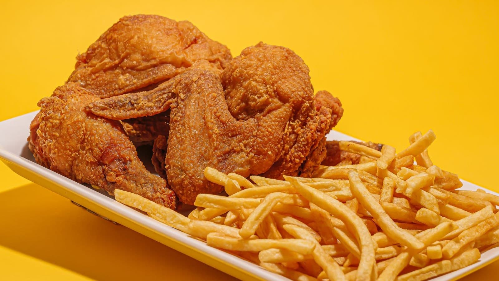 2026 国际炸鸡日新加坡优惠:Texas Chicken $1 炸鸡、Popeyes 5 块桶 $10.90、Jollibee 免费 Chickenjoy 等(7 月 3–8 日)
