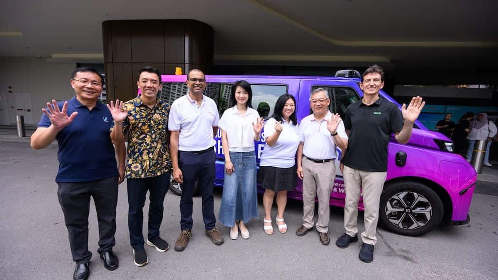 新加坡首个无人驾驶公共接驳车在榜鹅 — 现在免费搭(Ai.R)