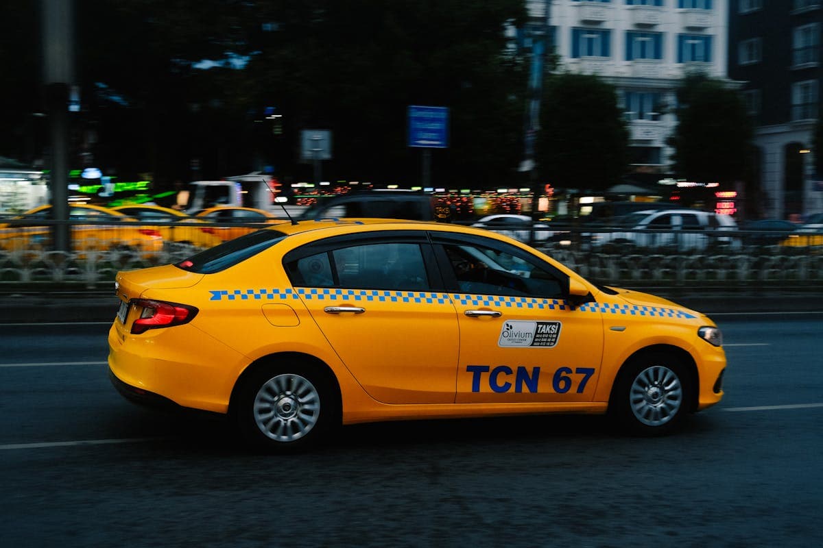 2026 新加坡哪个打车 App 最便宜?7 大持牌平台全比较,隐藏手续费一次看清