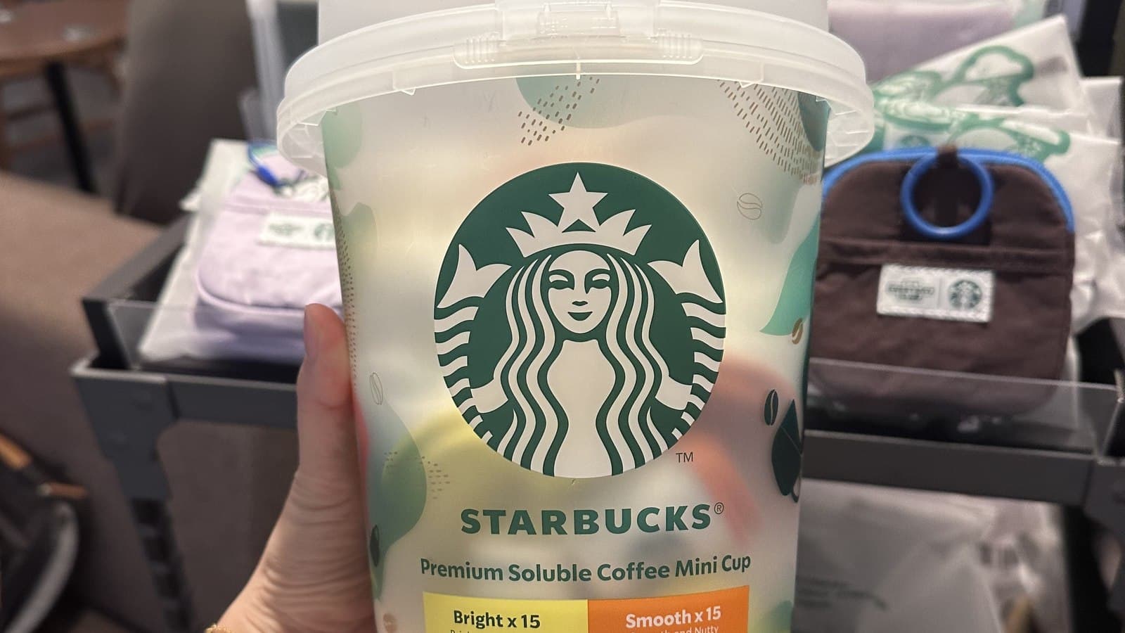 Starbucks「迷你杯」即溶咖啡桶装 — 30 颗可爱杯形咖啡,约 S$29.90(每杯约 S$1)