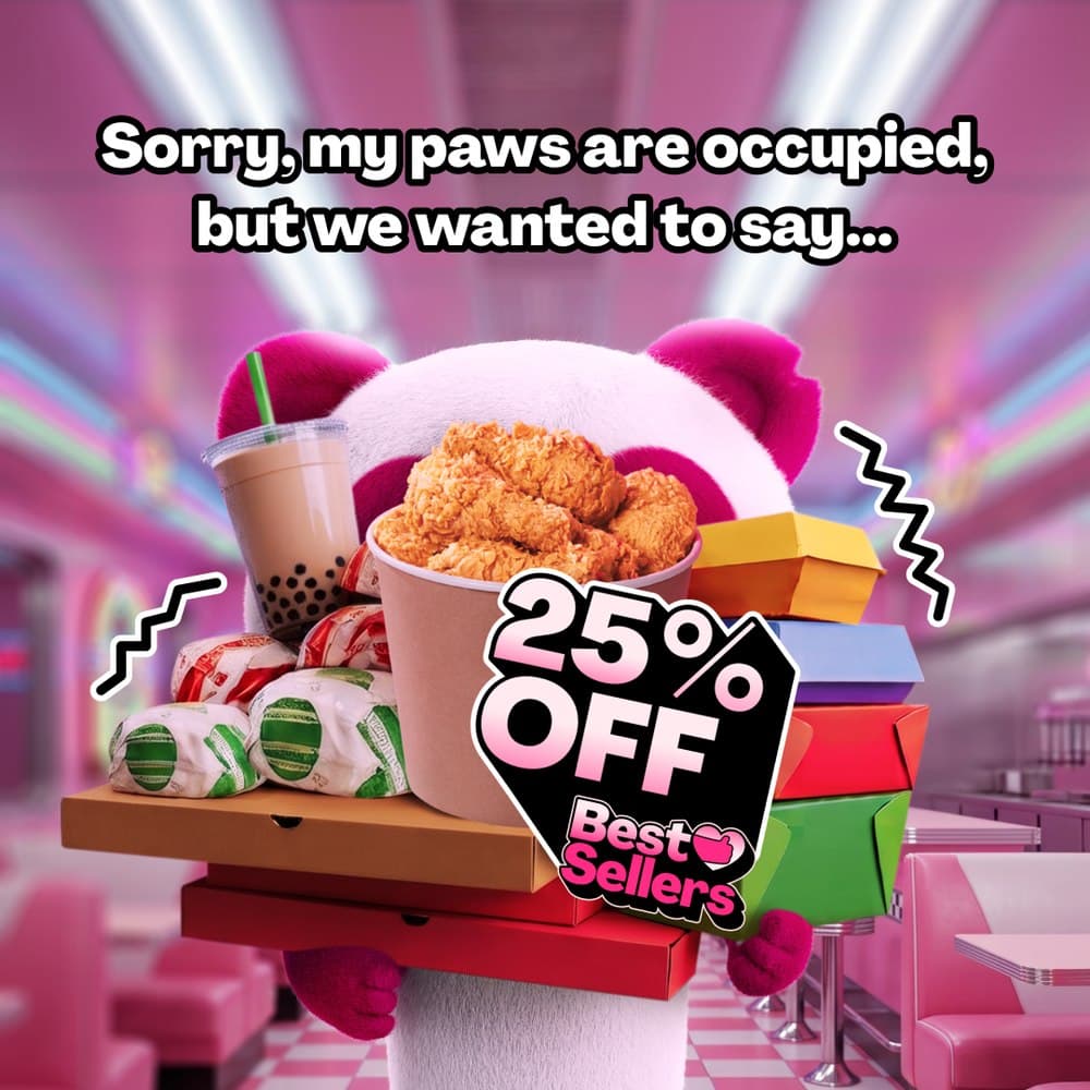 foodpanda 畅销榜主视觉:粉红熊猫 Pau-Pau 抱着披萨盒、炸鸡、汉堡与珍珠奶茶,配 25% OFF Best Sellers 徽章。