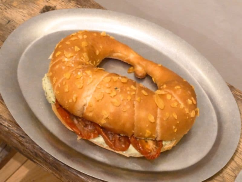 noci bakehouse 的贝果与面包, 来自其官方菜单摄影。