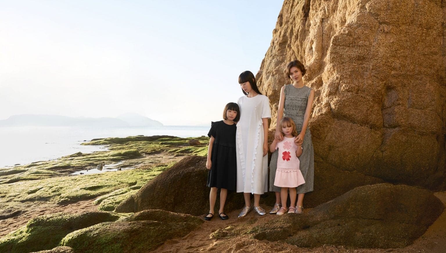 UNIQLO x Cecilie Bahnsen 春夏 2026 联名 lookbook — 首次 Cecilie Bahnsen 联名,2026 年 5 月 22 日在 UNIQLO 新加坡分店与线上首发,女装 S$19.90 起+ 首次 Cecilie Bahnsen 女童线 S$14.90 起