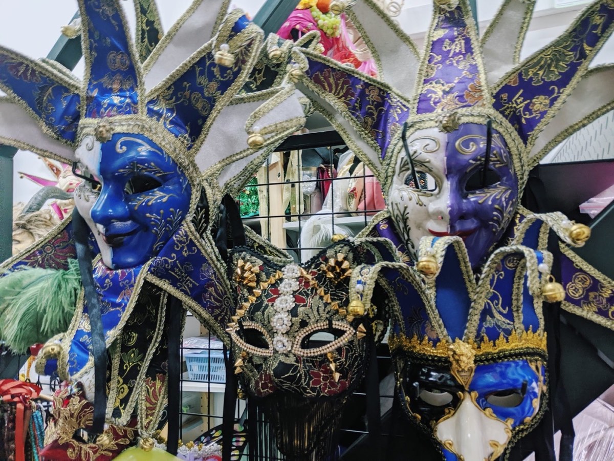 Awesome Costumes: the deposit is a second full payment, so budget double at the counter