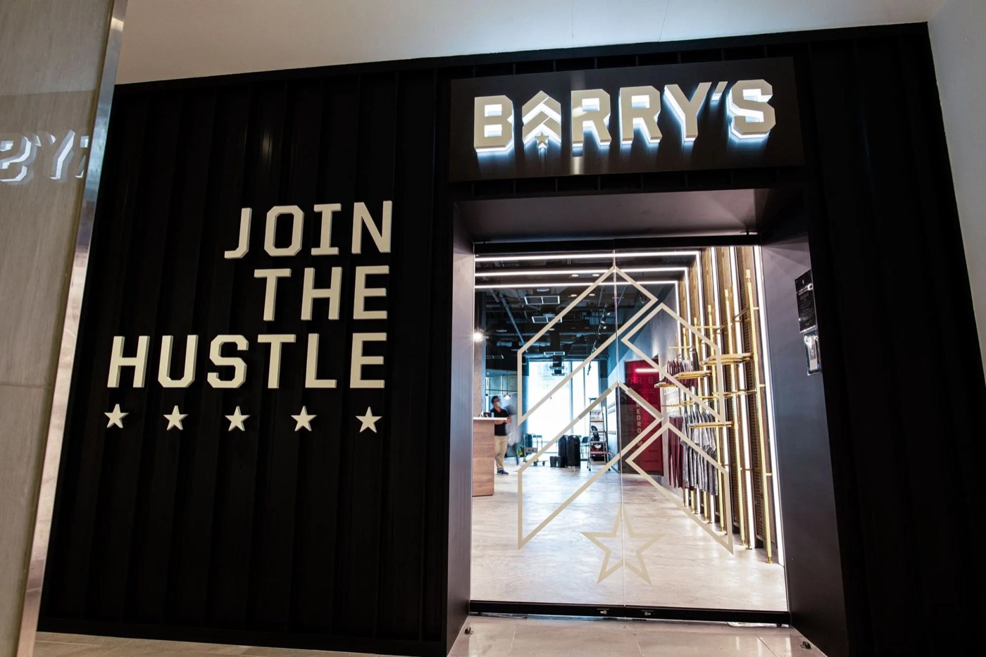 Barry's:HIIT 训练营,单堂 S$49,课套每堂 S$33-42