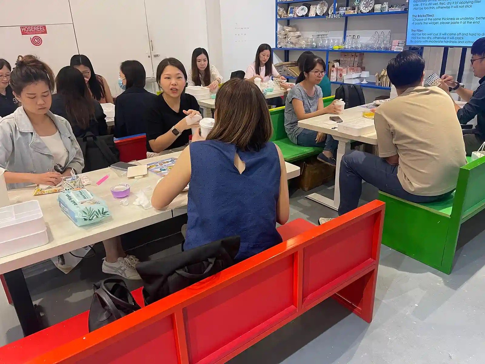 Art Journey — 本文最便宜的 art jam,$39.90,每天开到 9pm,可容纳 45 人