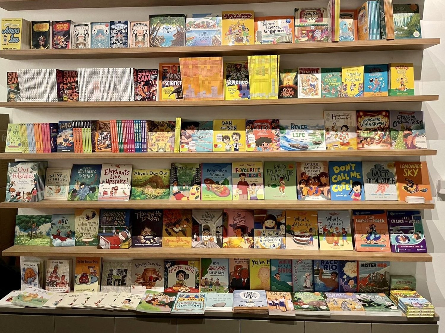 Book Bar: 最佳书店咖啡馆, 达士敦路, 周末开到晚上 10 点