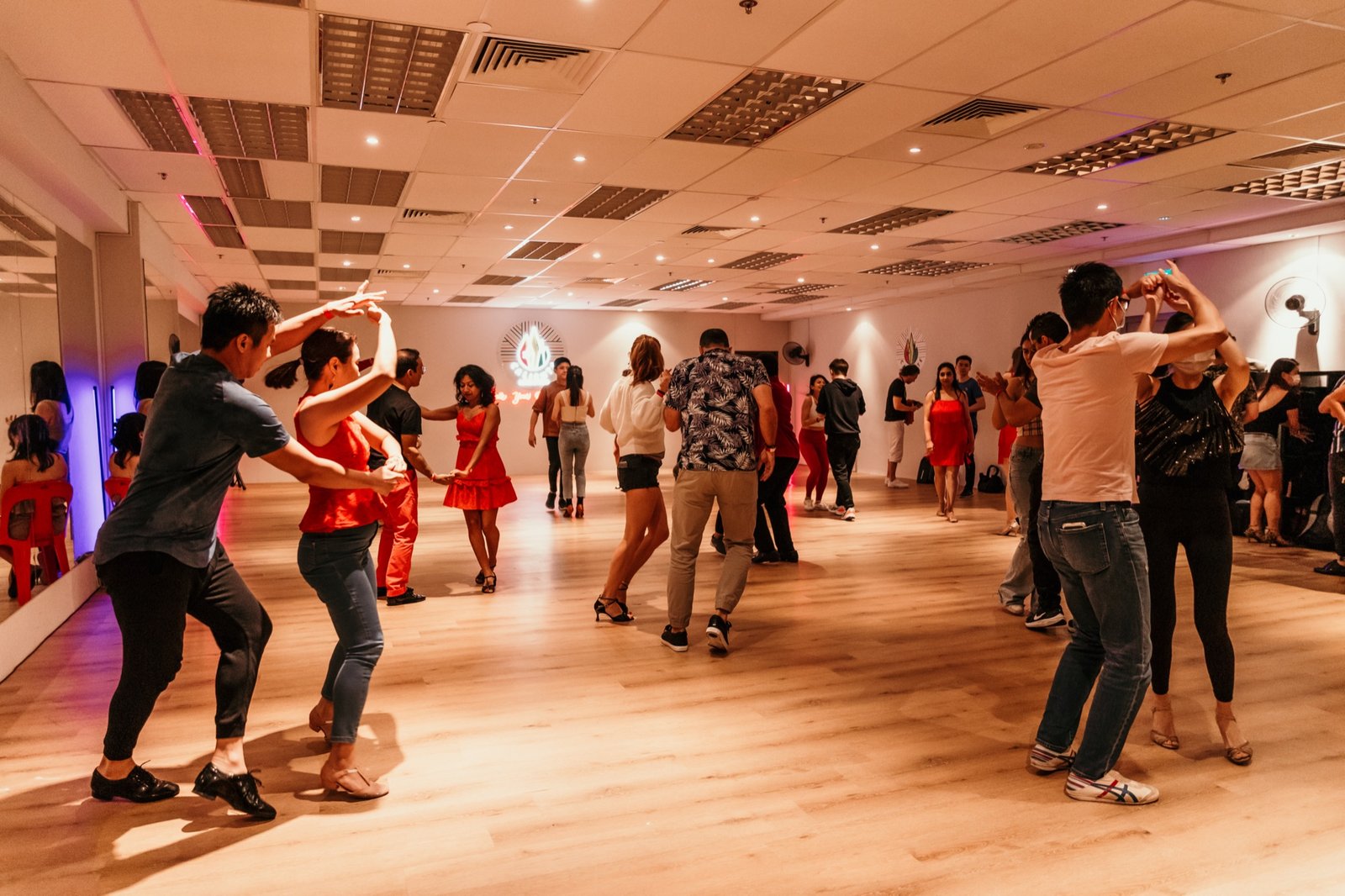 Caliente Dance Studio: 最便宜的萨尔萨与巴恰塔体验课, $9.90