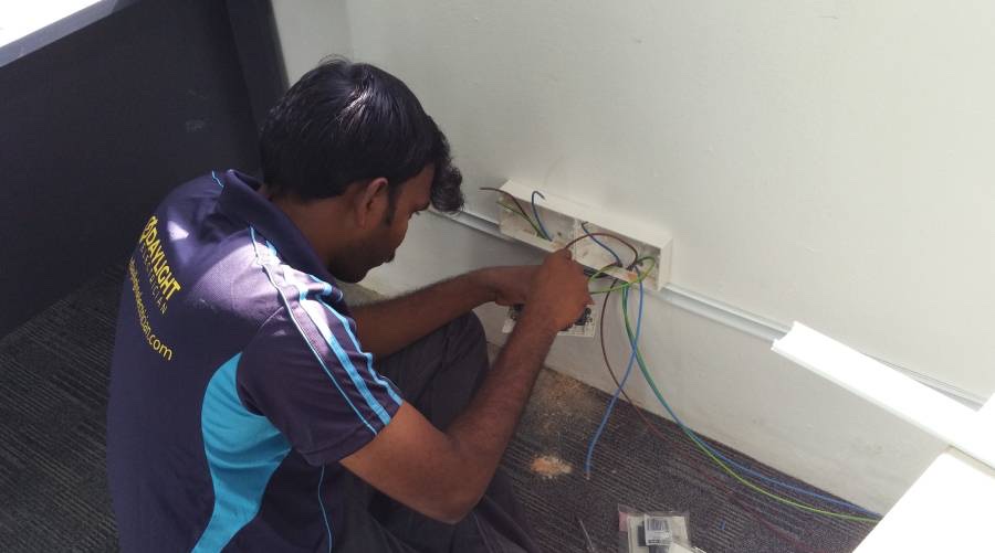 Daylight Electrician Singapore: 3,261 Google reviews, and the dearest light bulb on this page