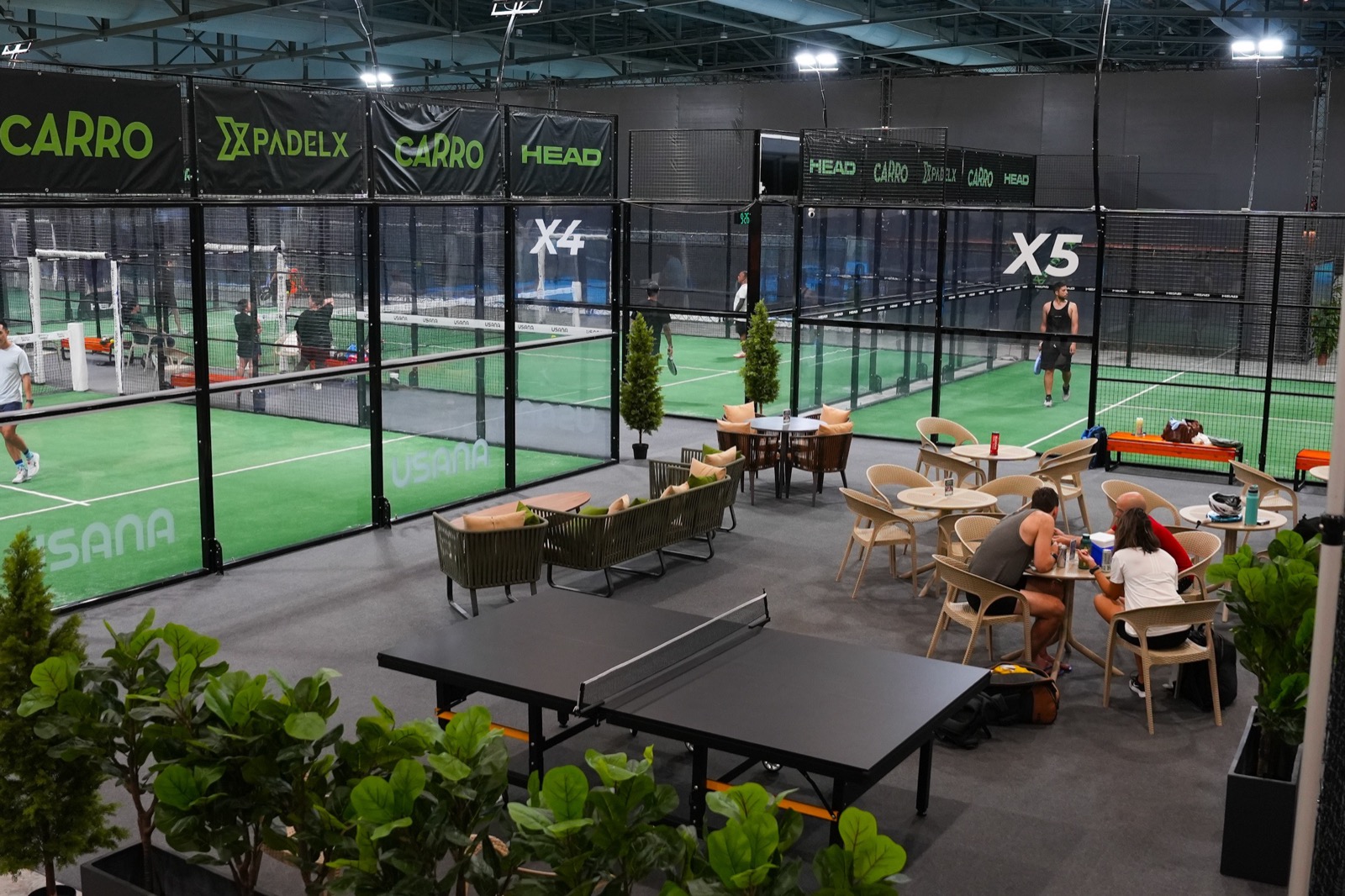 Padel X — 新加坡唯一全冷气 padel 俱乐部,博览中心 5 片球场