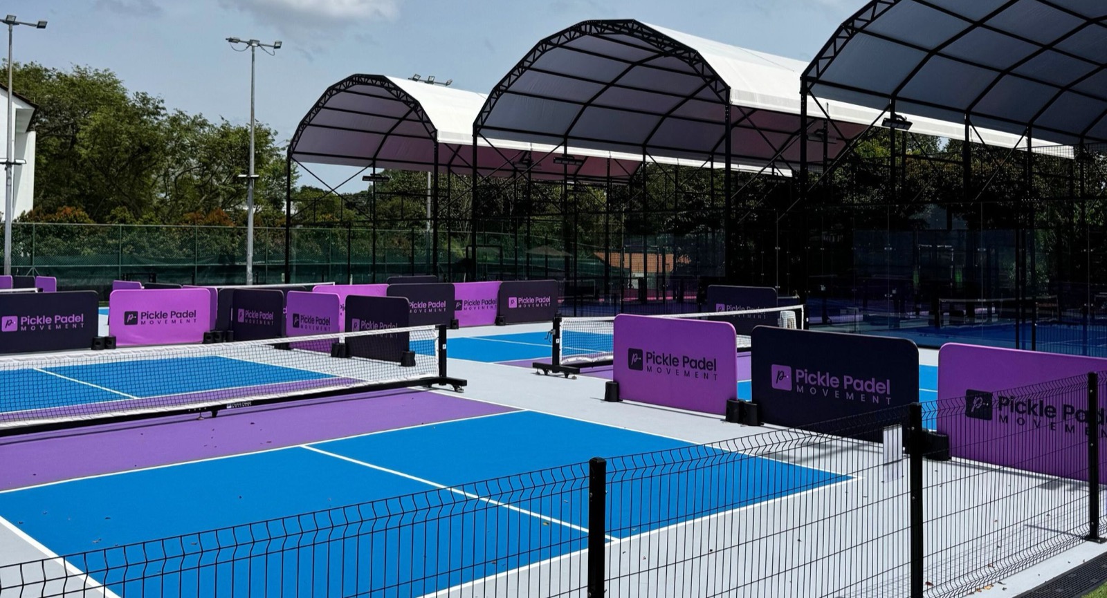 Pickle Padel Movement — Woodleigh 蓝、粉、紫三片遮阳球场