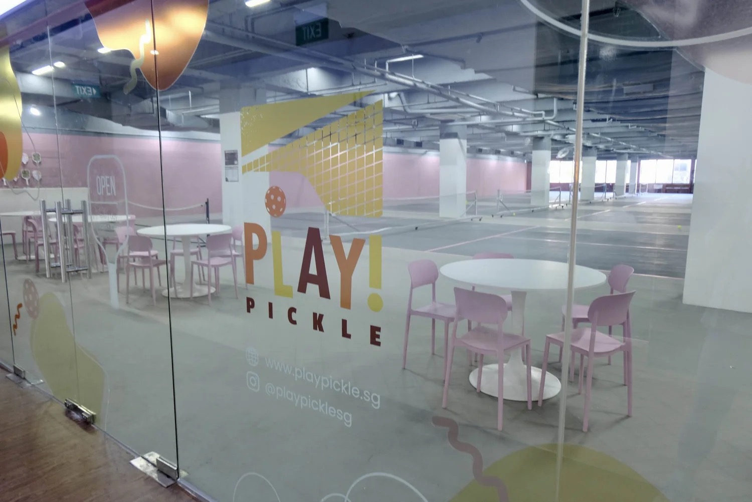 Play! Pickle 实龙岗 — 4 片冷气球场,舒适之选,$38–$48/小时