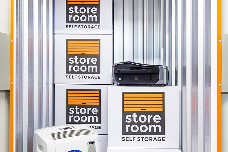 Store Room —— 单一据点, 24 小时进出, 12 平方英尺起跳, 用「最低价保证」取代促销