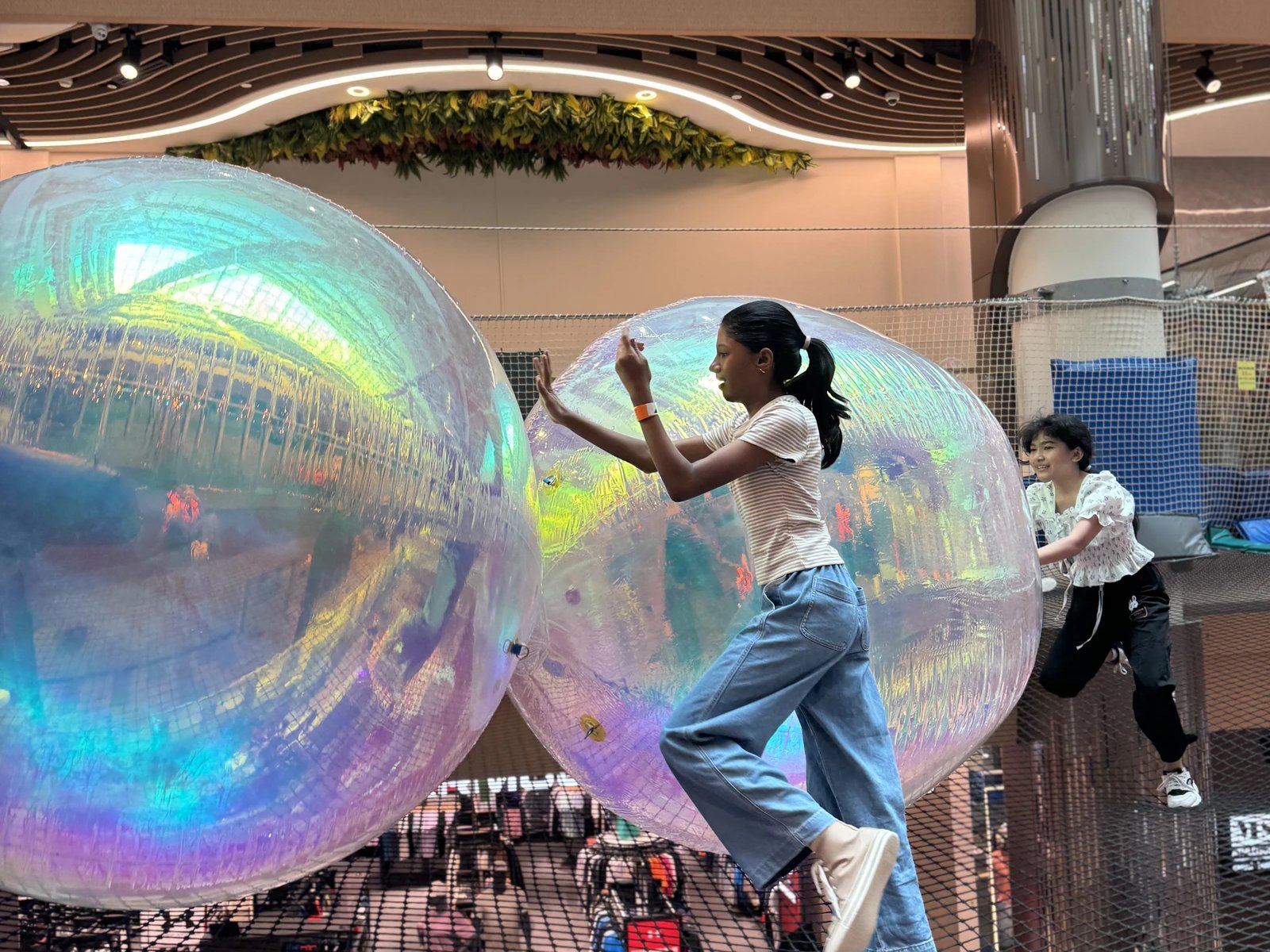AIRZONE (City Square Mall): 下雨天的另类选择, 横跨五层楼的网状游乐场