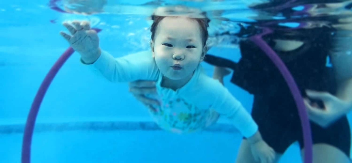 Little Splashes Aquatics:31–33°C 室内矿物泳池,婴儿 3 个月起