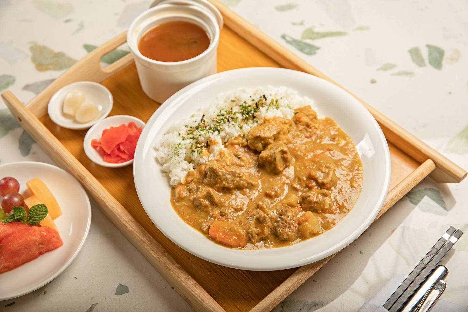 Loo's Hainanese Curry Rice — Tiong Bahru Market