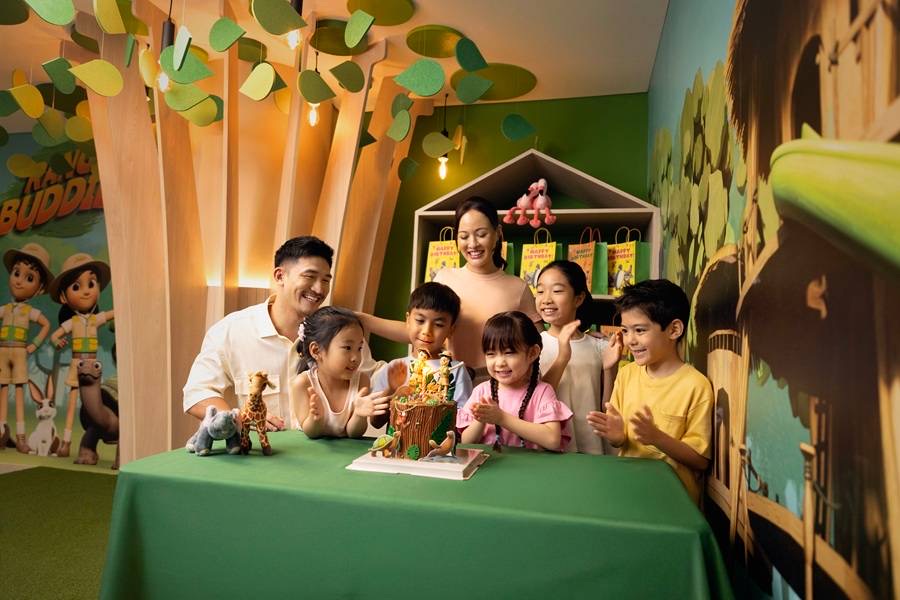 Bird Paradise & Mandai Wildlife Reserve: Wild Birthday Packages from S$850+
