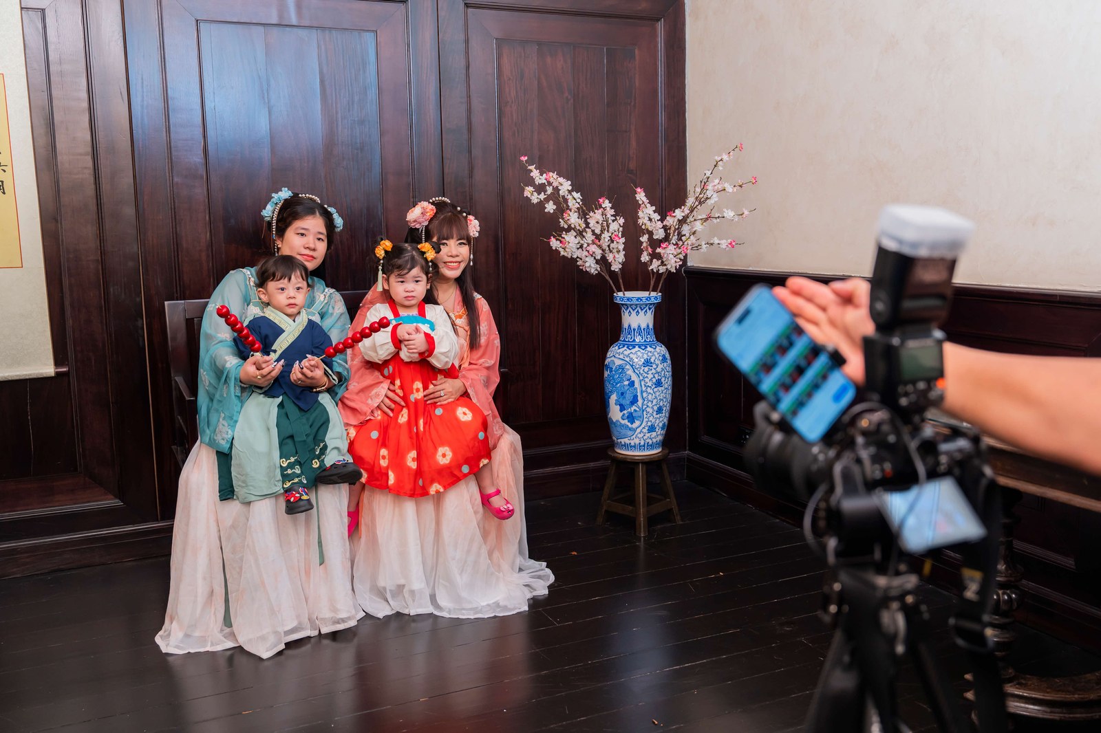 Wan Qing Mid-Autumn Festival at the Chinese Garden: lantern making and hanfu dress-up on five nights only