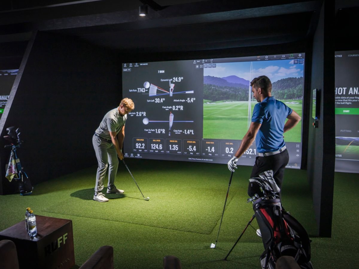 Par Tee Golf (Science Park): cheapest TrackMan bay, $18++ an hour off-peak