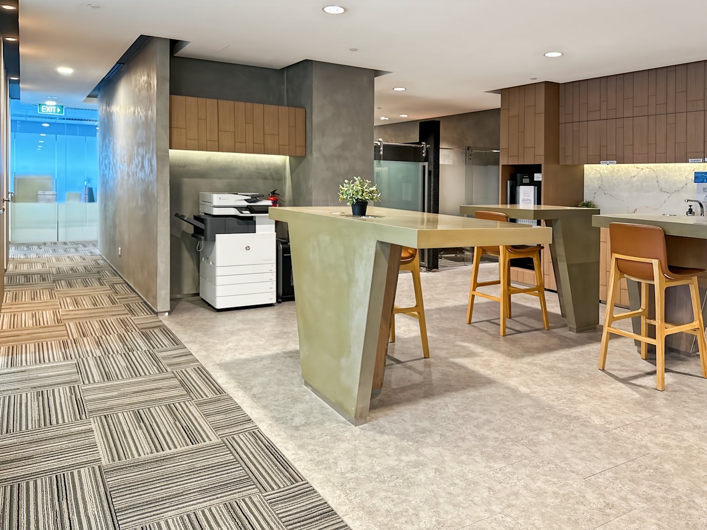 Regus(IWG):最大网络,预算至中端