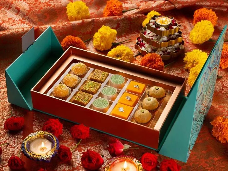 Shahi Maharani: 高级印度甜点, 早鸟礼盒 $72-$148, 来自莱佛士城的老字号餐厅