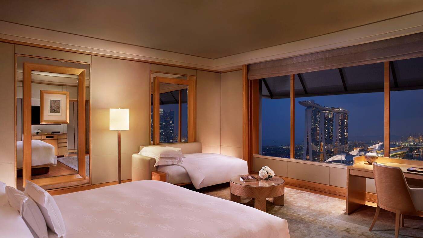 The Ritz-Carlton, Millenia Singapore — Octagonal Bathtub Windows Facing Kallang