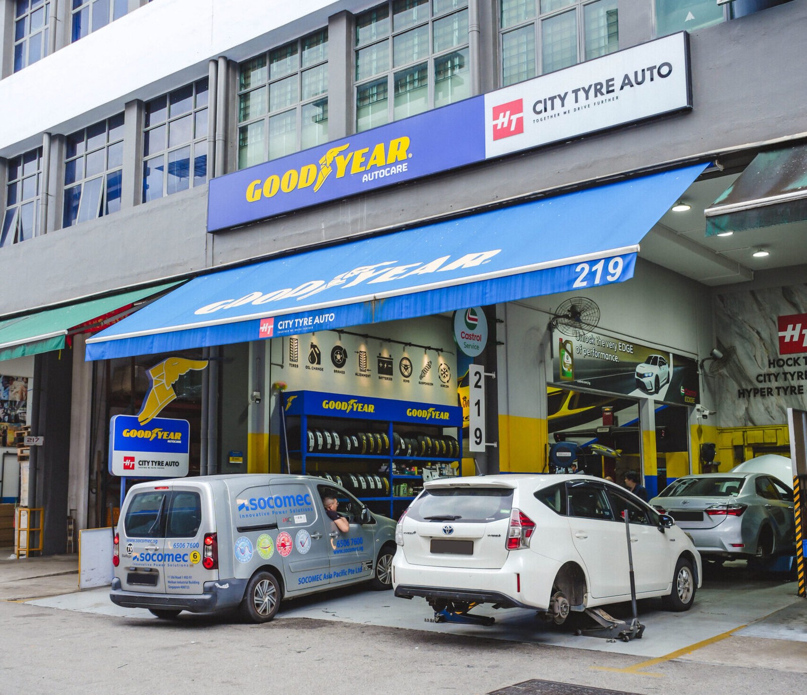 City Tyre Auto: $151 含 5 年保固与免费调胎, 而五间店里有三间挂 TYREPLUS 招牌